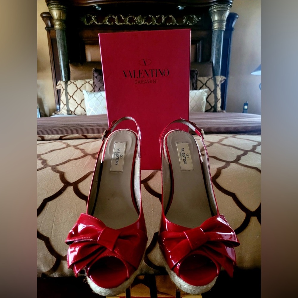 Authentic Valentino Mena patent Leather Bow Slingback Espadrille Wedge Heels